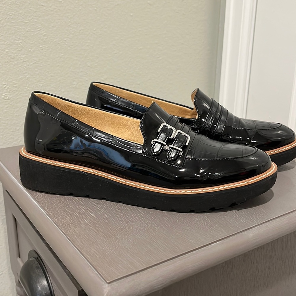 Naturalizer Women's Slip-ons Loafer